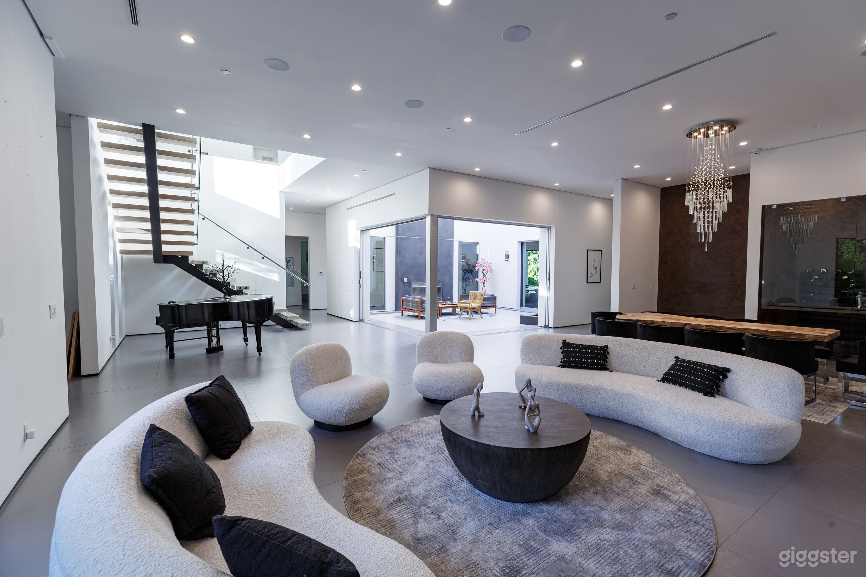 Encino Mansion | 8,500 sqft Modern Mansion  Photo 2
