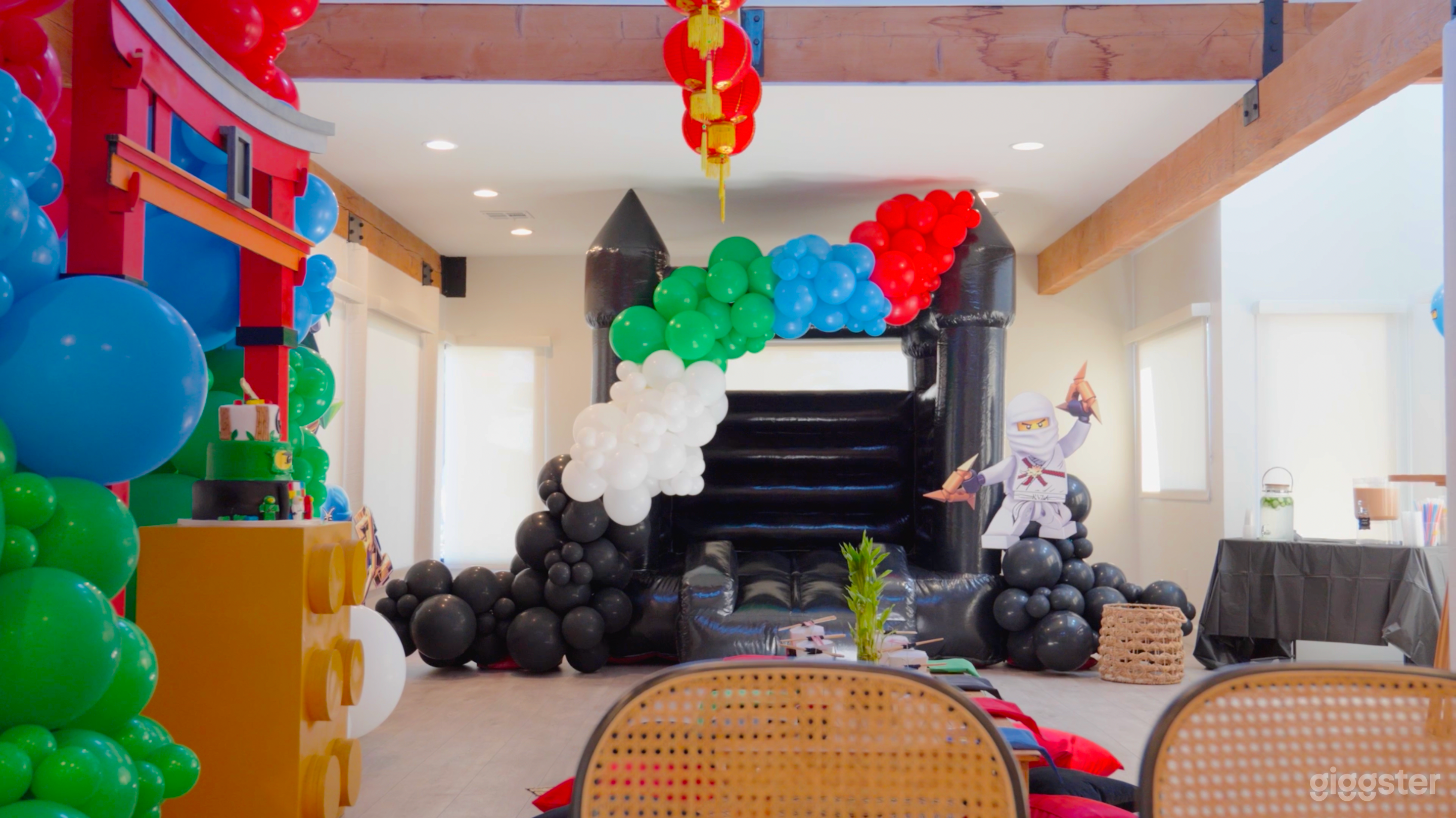 Modern Event Space w/ Beautiful Natural Lighting Photo 2