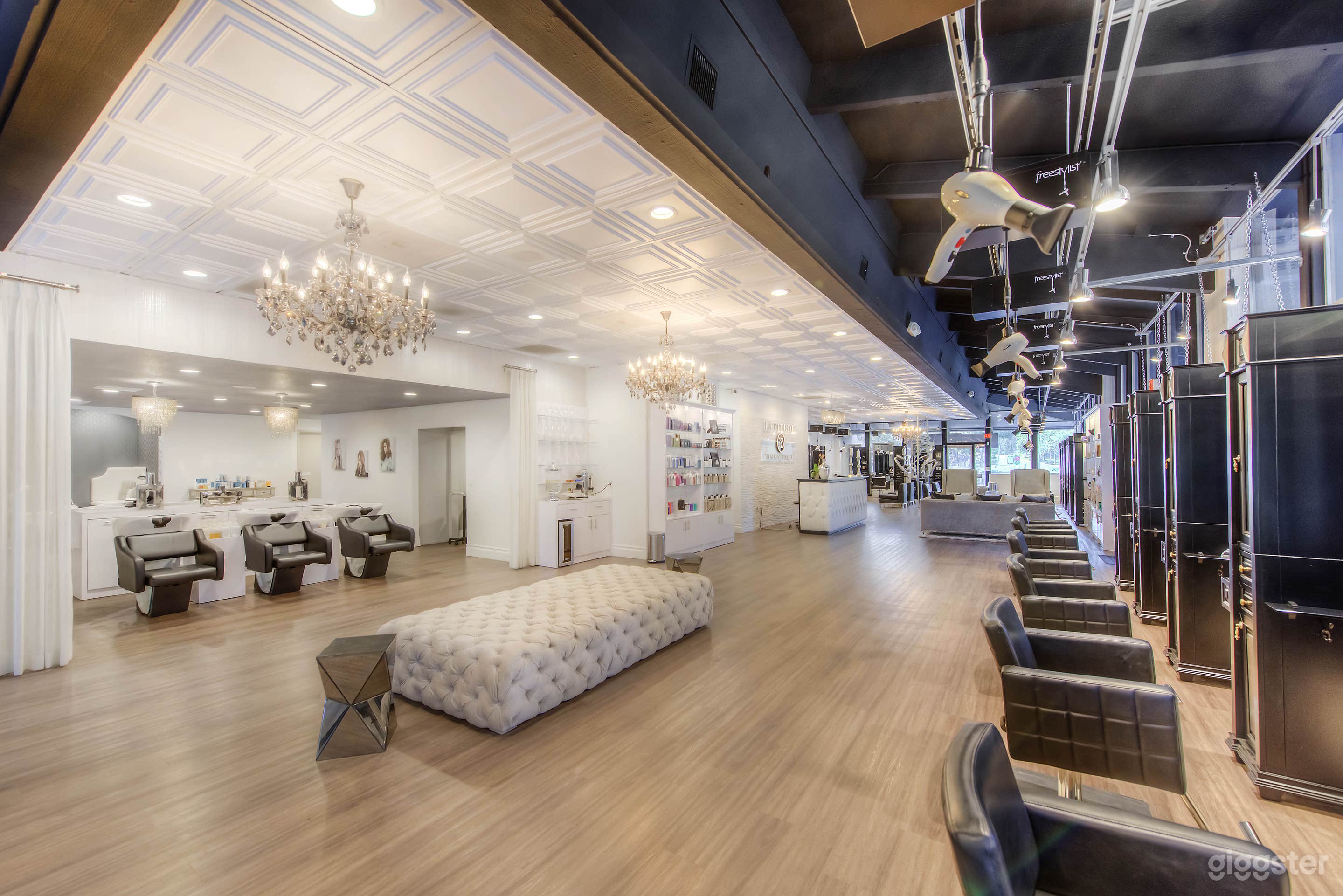 Luxury hair salon Photo 4