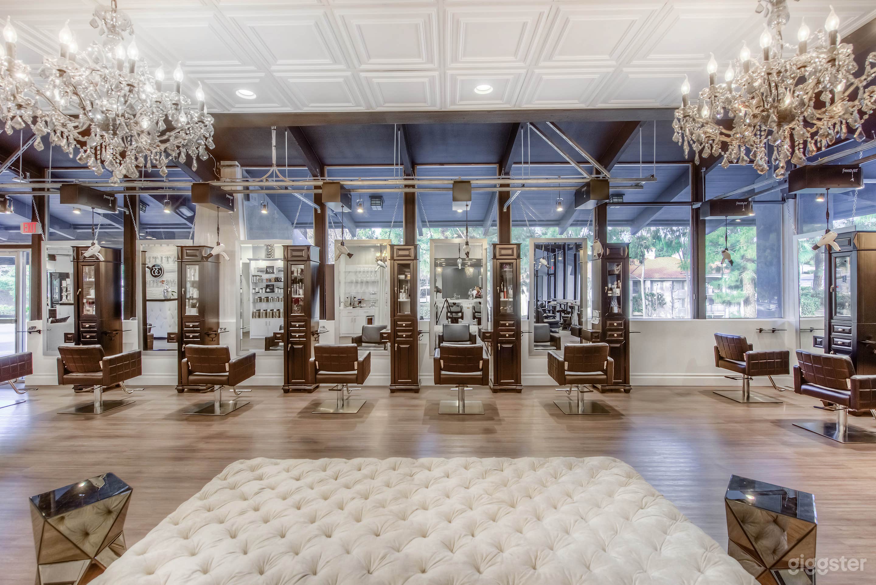 Luxury hair salon Photo 1