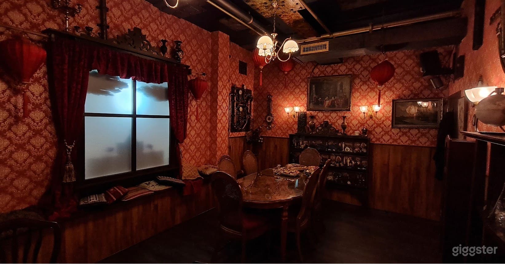 221B Baker Street Photo 4