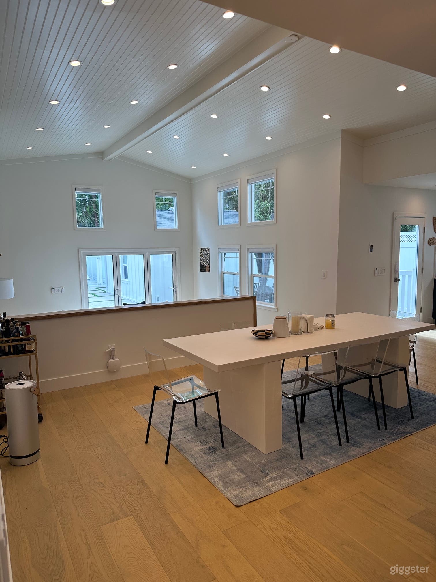 Sherman Oaks Colonial Ex/Modern Int. Photo 4