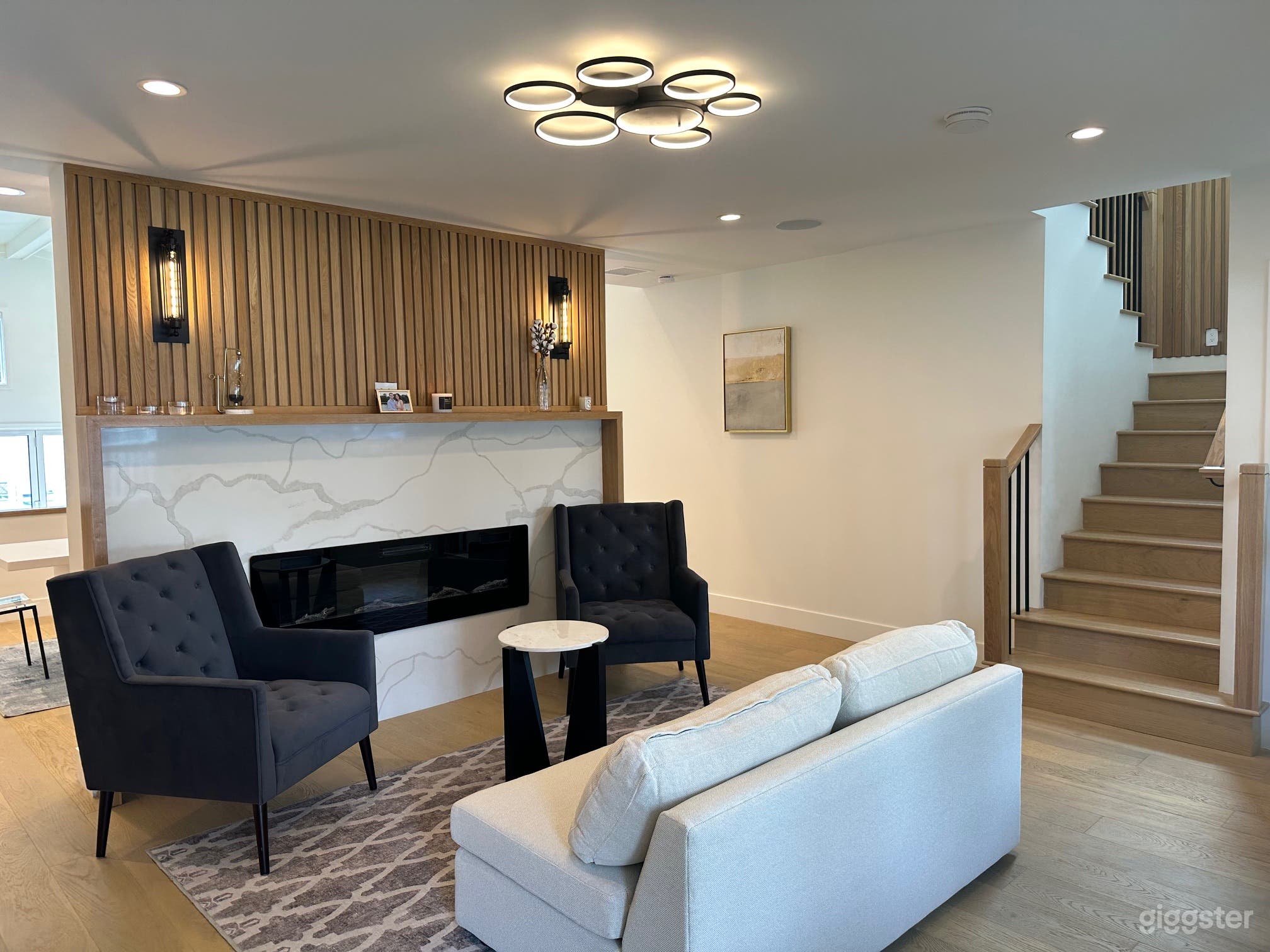 Sherman Oaks Colonial Ex/Modern Int. Photo 2