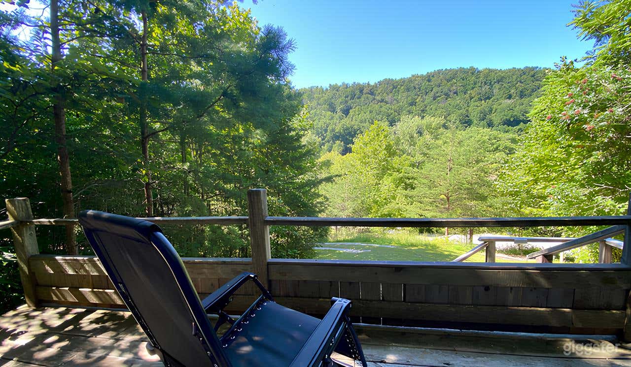 Wildwood Studio Cabin with Panoramic Views Photo 4