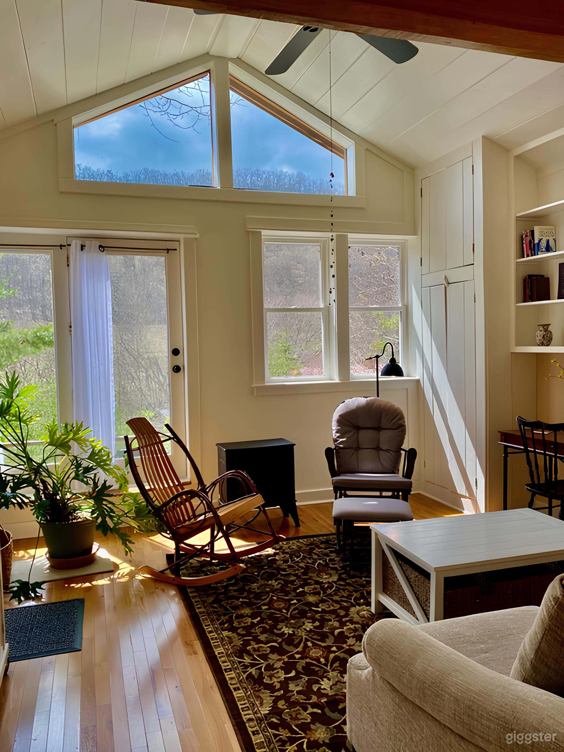 Wildwood Studio Cabin with Panoramic Views Photo 3