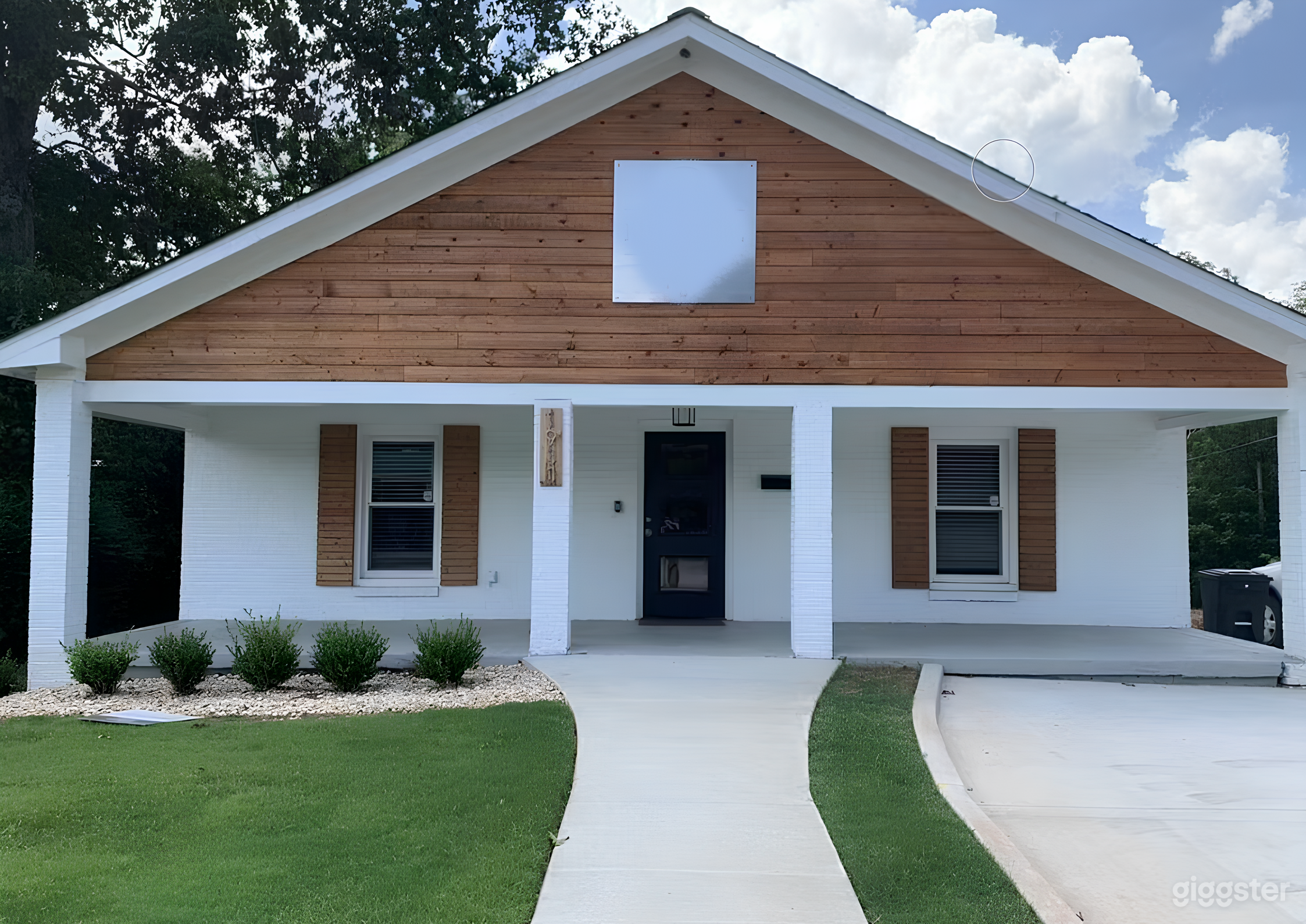 Classy Conference + Common Room (Meeting) Photo 1