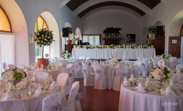  Chic and Cozy Event House 