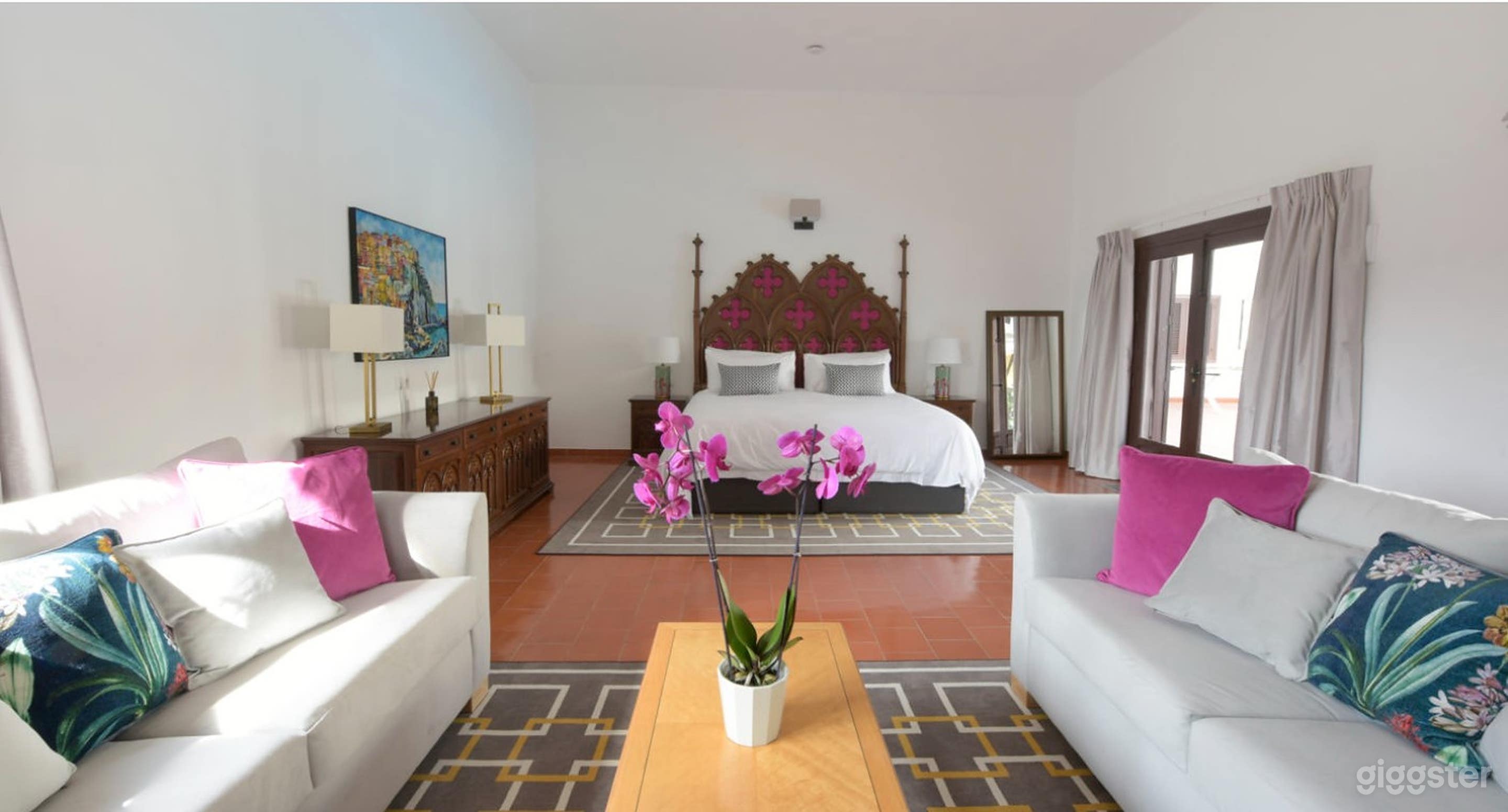 Chic and Cozy Event House Photo 2