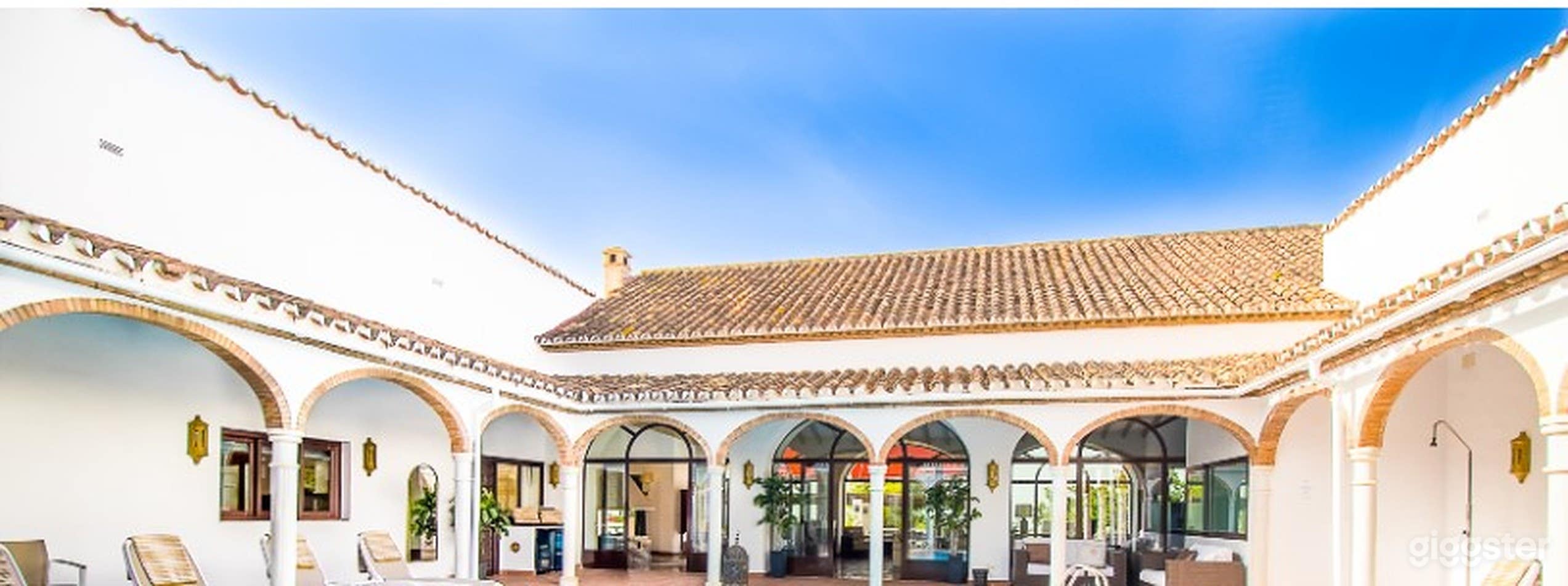 Chic and Cozy Event House Photo 4