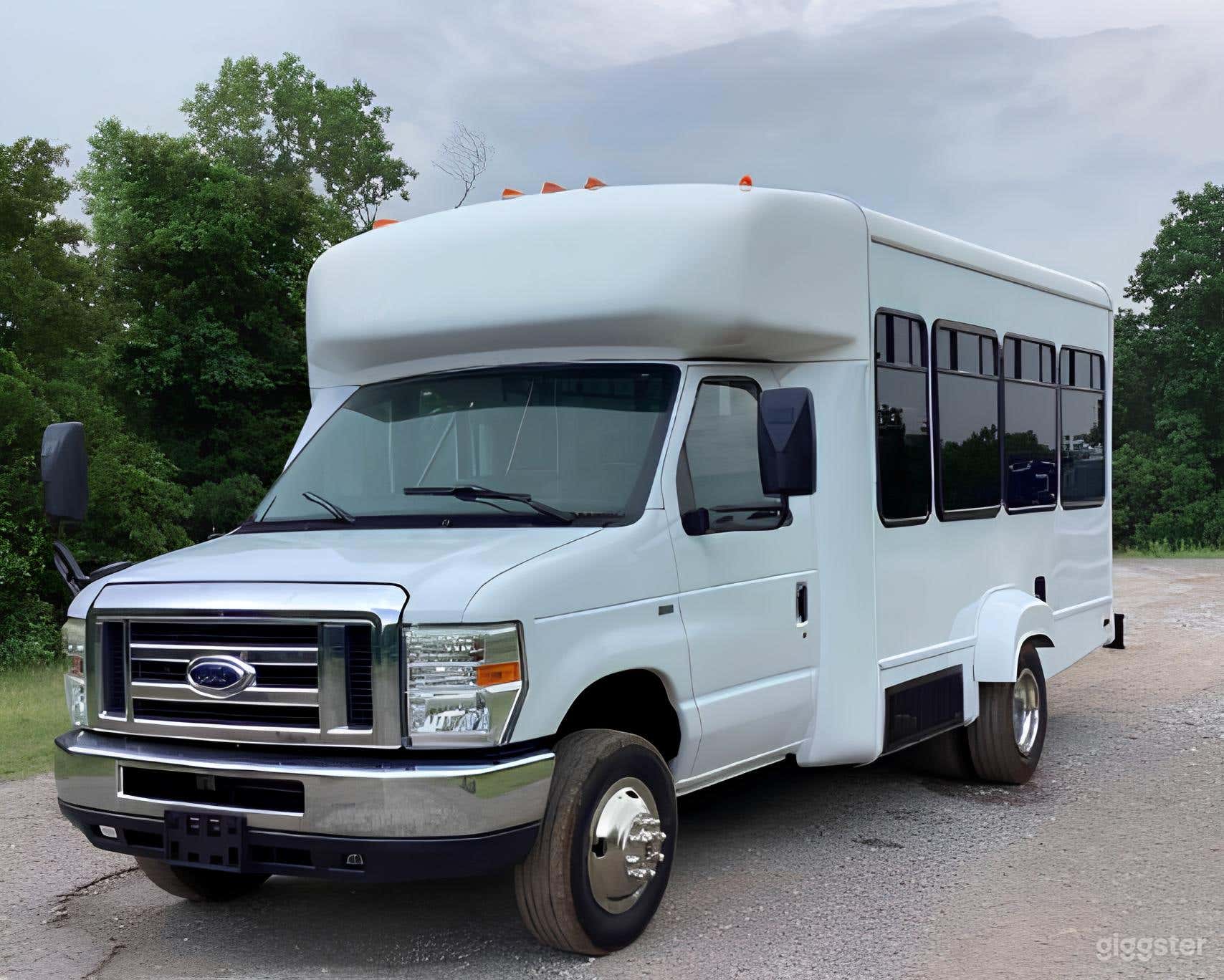 Ford Econoline Mini Bus 58 Photo 1