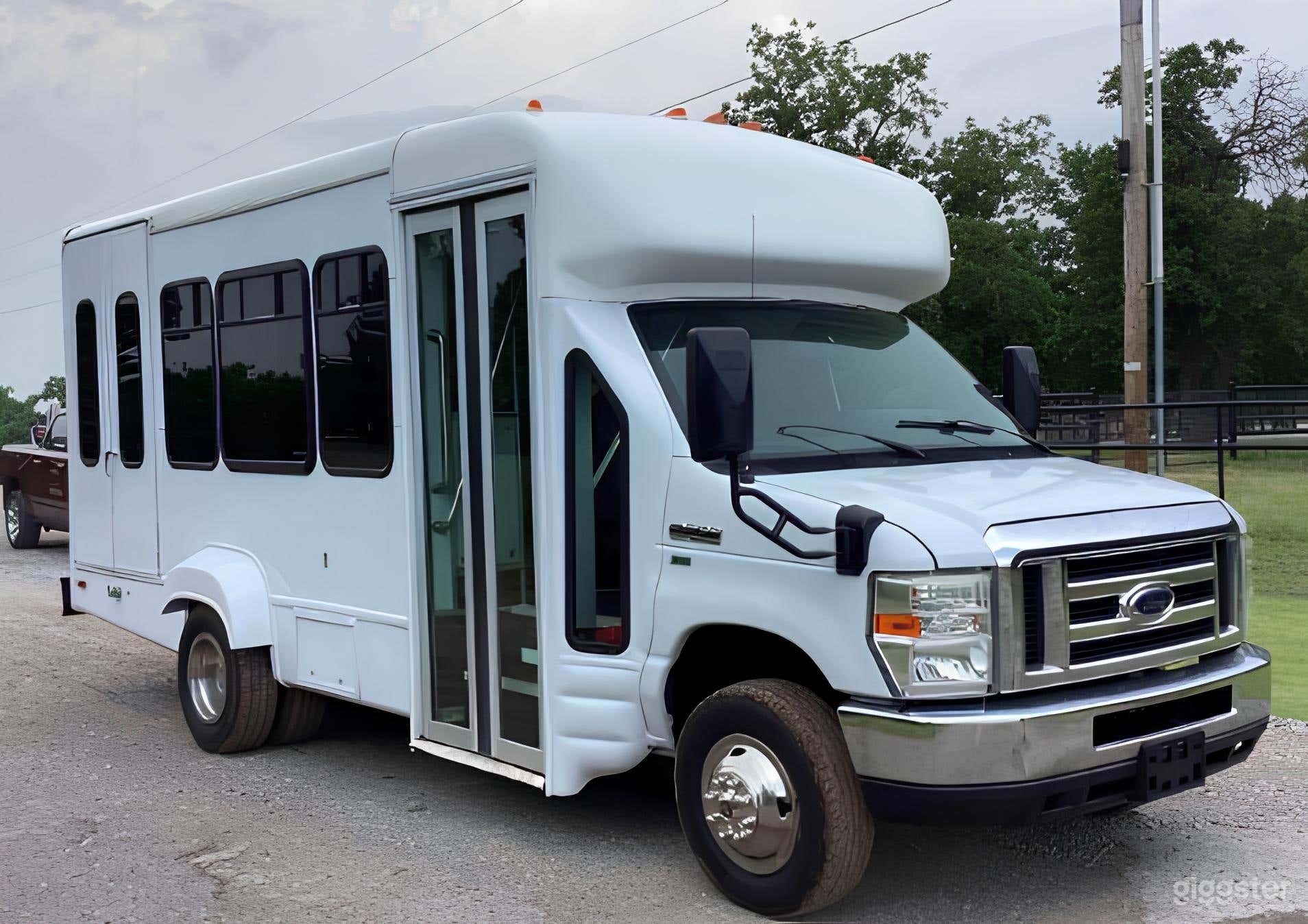 Ford Econoline Mini Bus 58 Photo 3