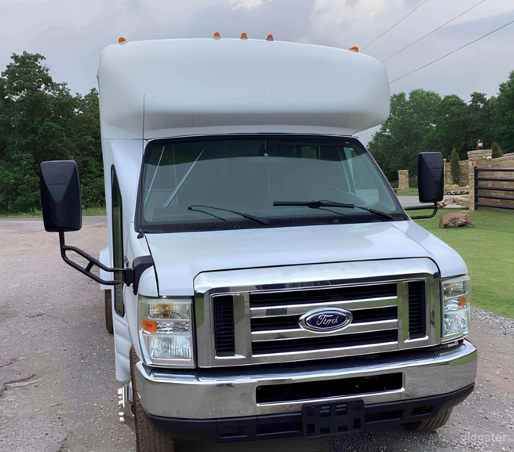 Ford Econoline Mini Bus 58 Photo 2