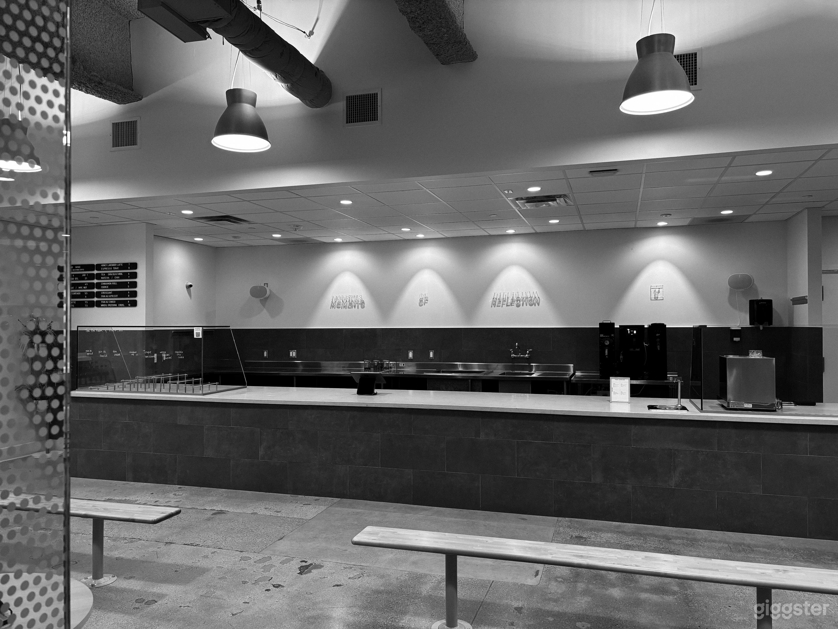 Stunning Coffee Shop with Modern Iconic Design Photo 4