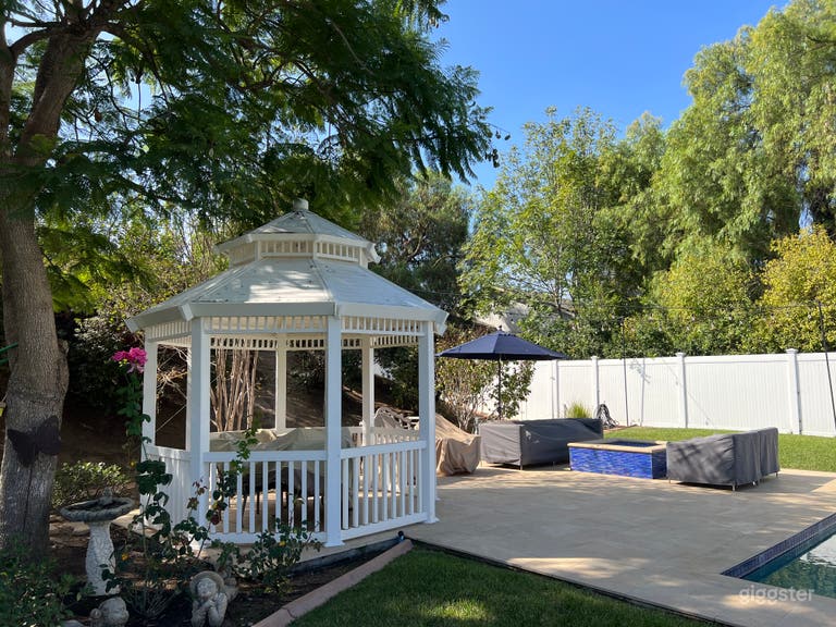  Gorgeous lush yard, pool, gazebo, & chefs kitchen 