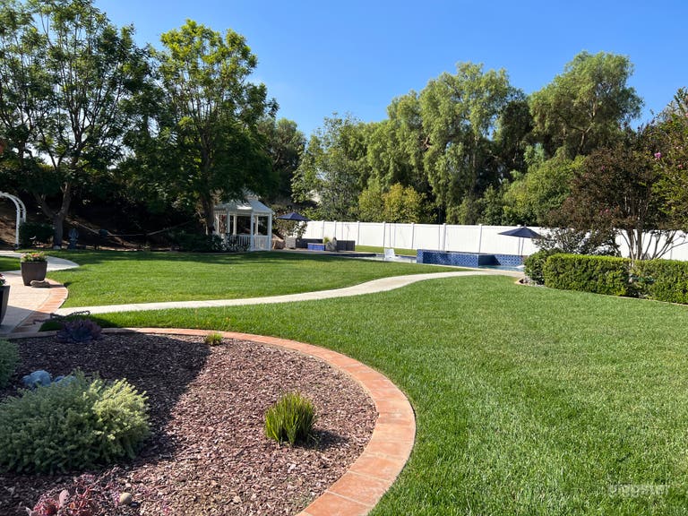  Gorgeous lush yard, pool, gazebo, & chefs kitchen 