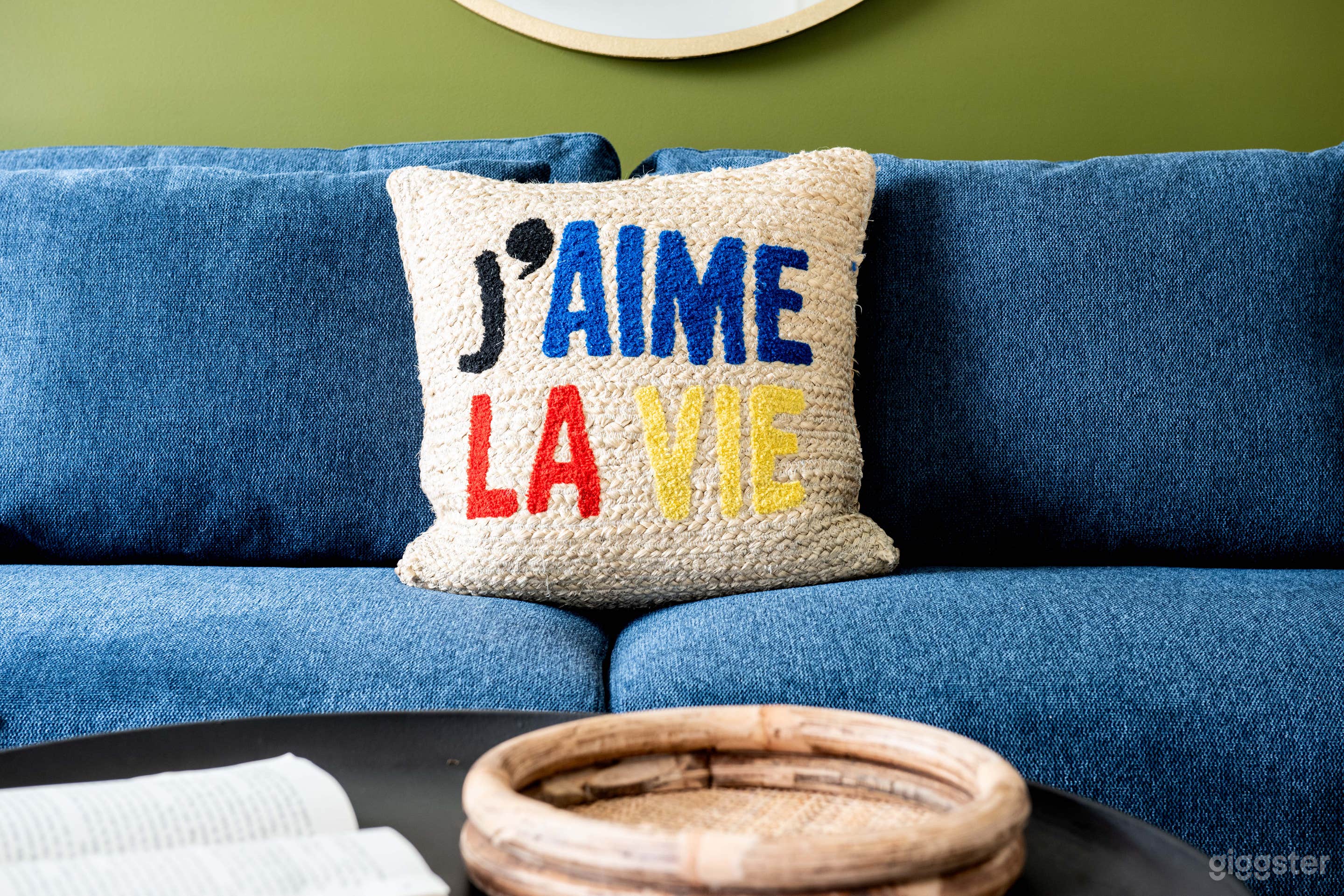  Caviar Dreams - Stylish, Contemporary Comfort  Photo 4