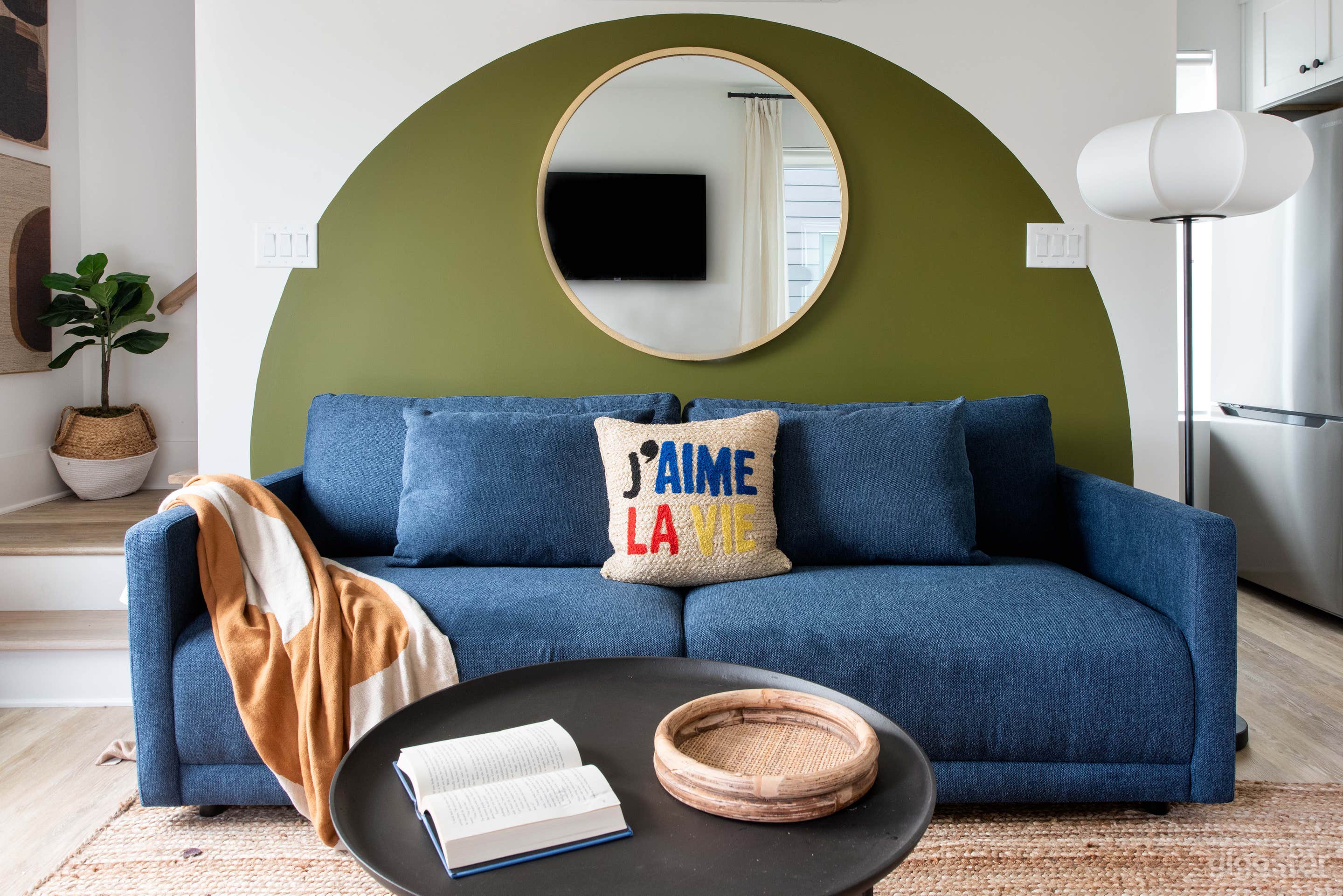  Caviar Dreams - Stylish, Contemporary Comfort  Photo 1