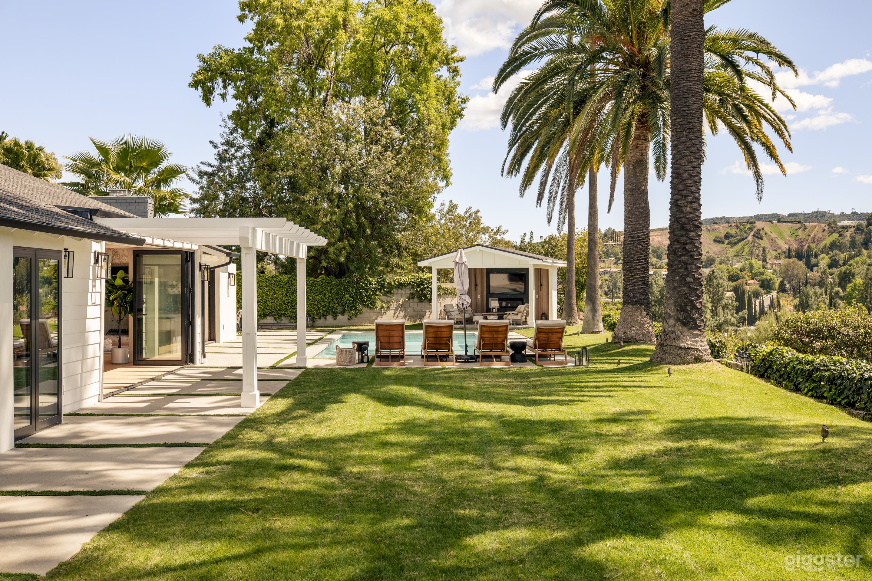 Pool with spa oversized ultra private backyard  Photo 1