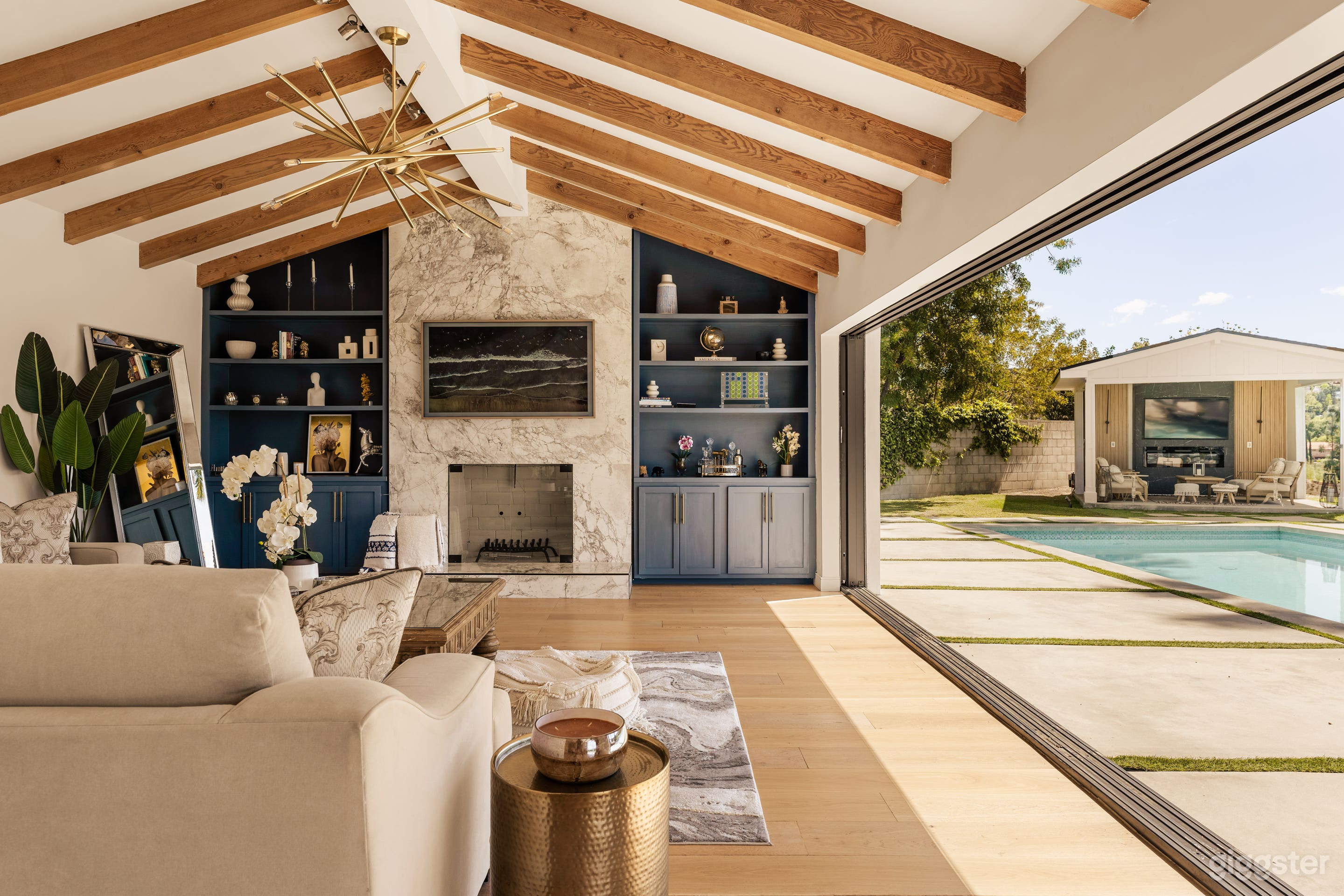 Pool with spa oversized ultra private backyard  Photo 3