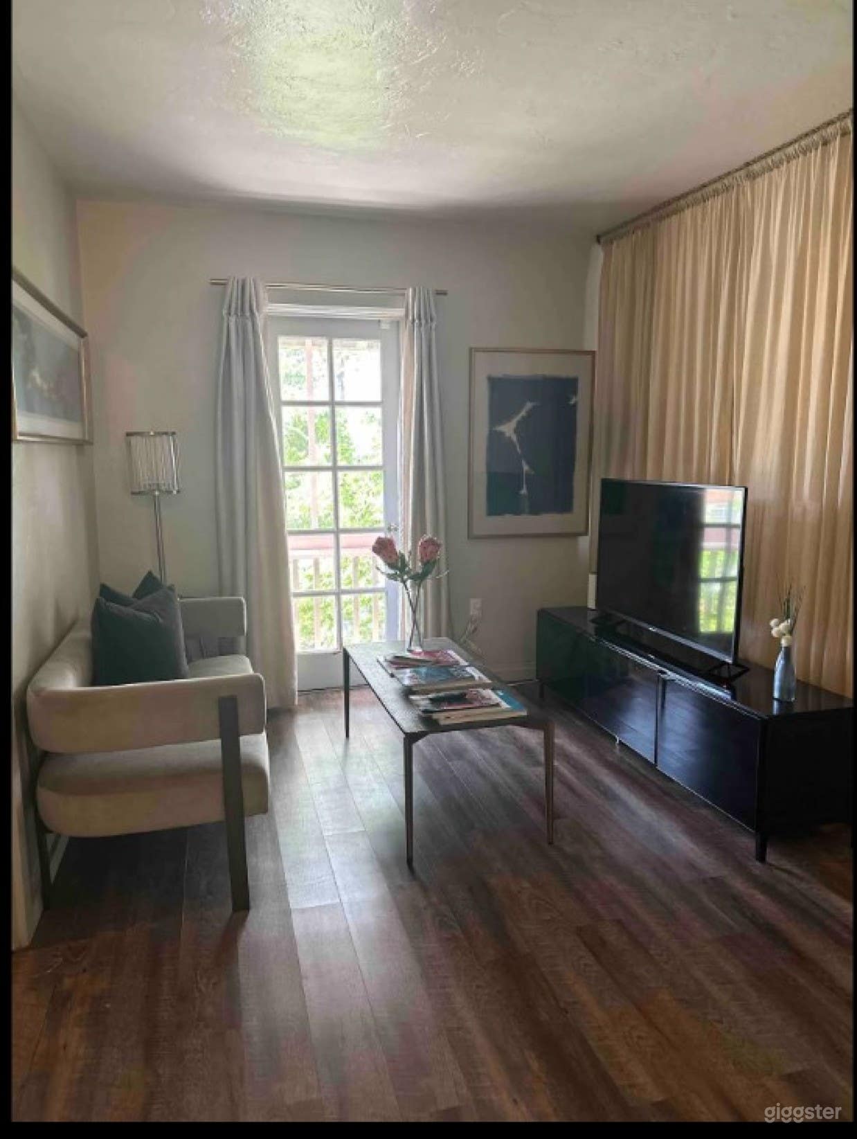 Luxury apartment located at Historic District Photo 4