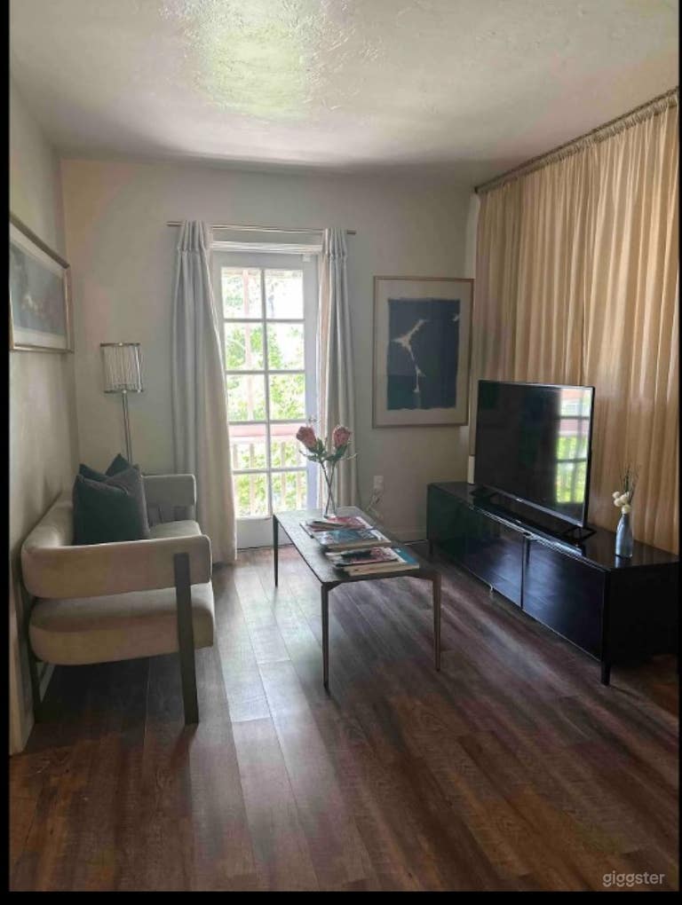  Luxury apartment located at Historic District 