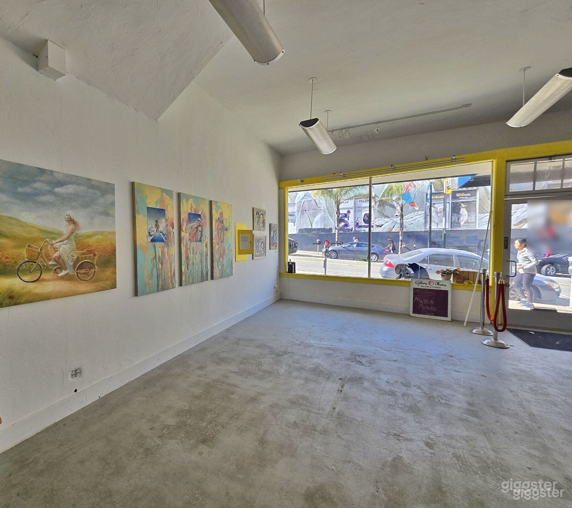 Unique art gallery Photo 1