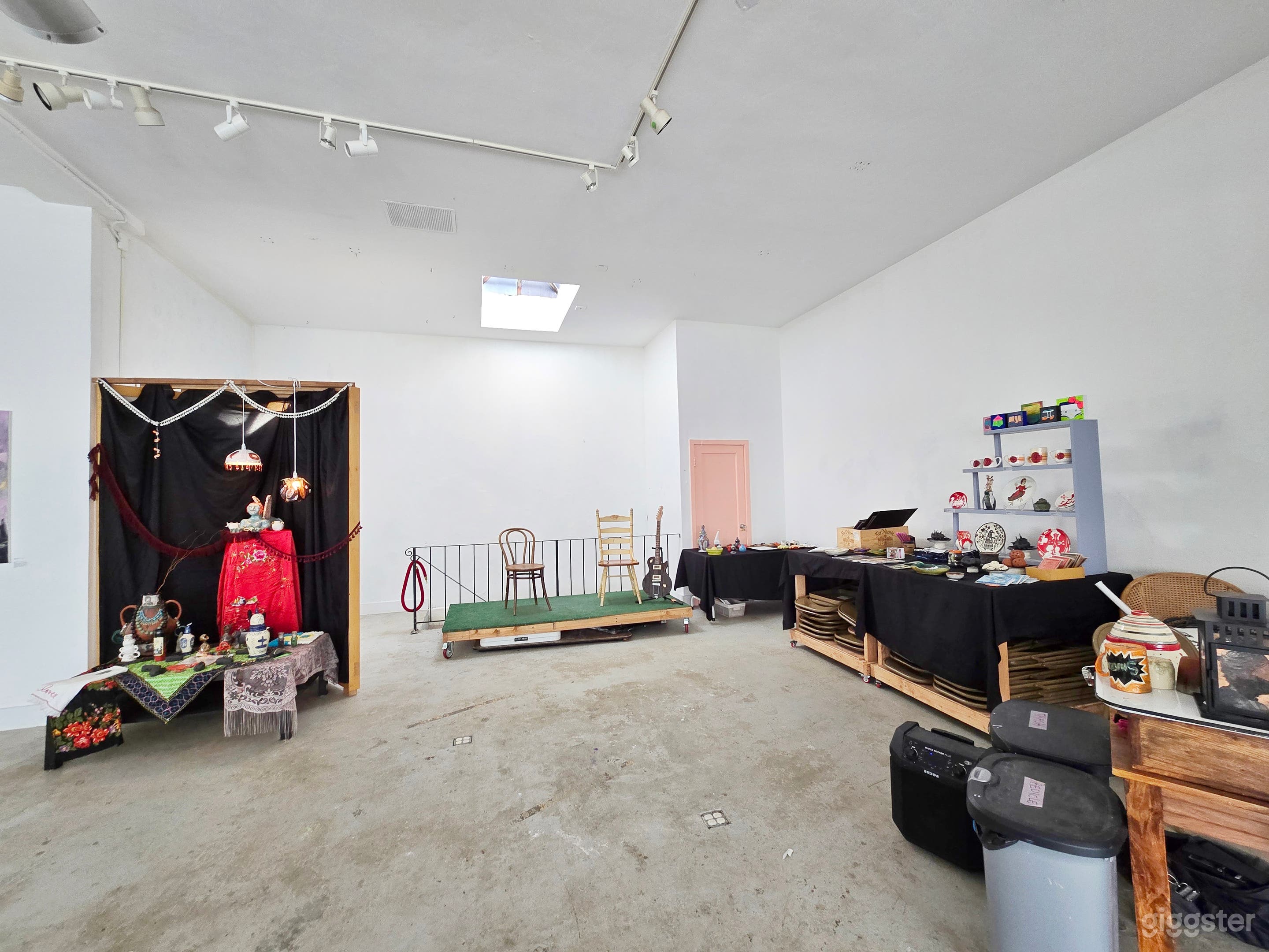 Unique art gallery Photo 4