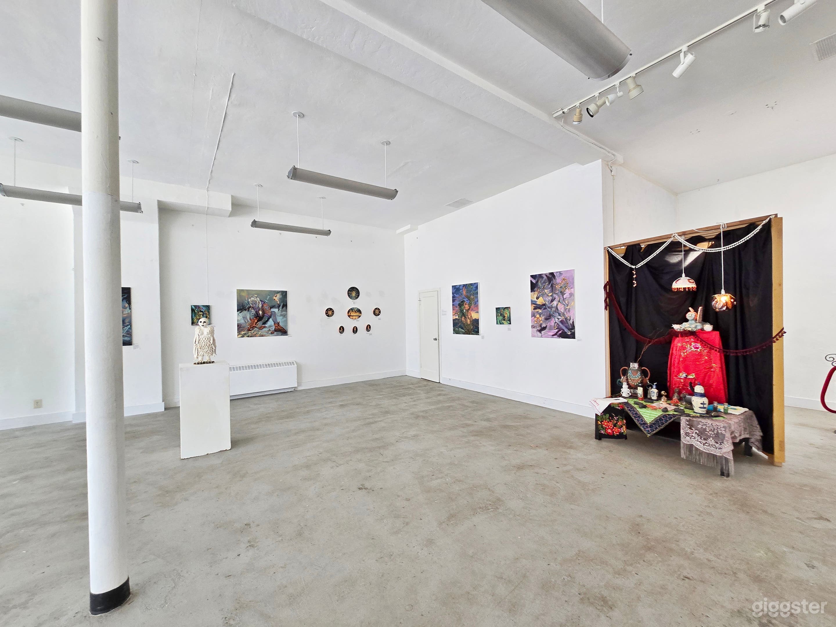 Unique art gallery Photo 2