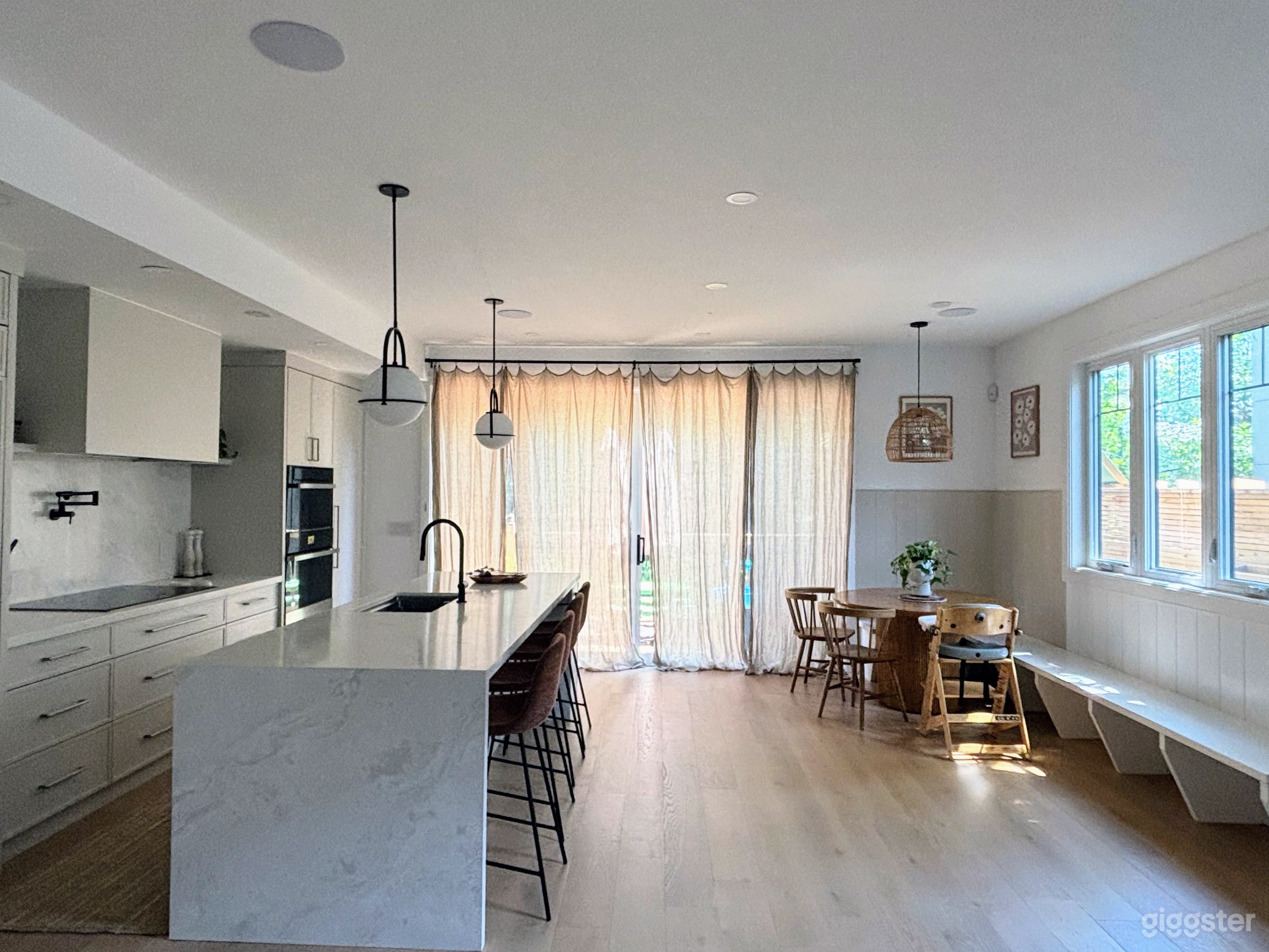 Warm Modern Organic Kitchen and Coffee Bar Studio Photo 3