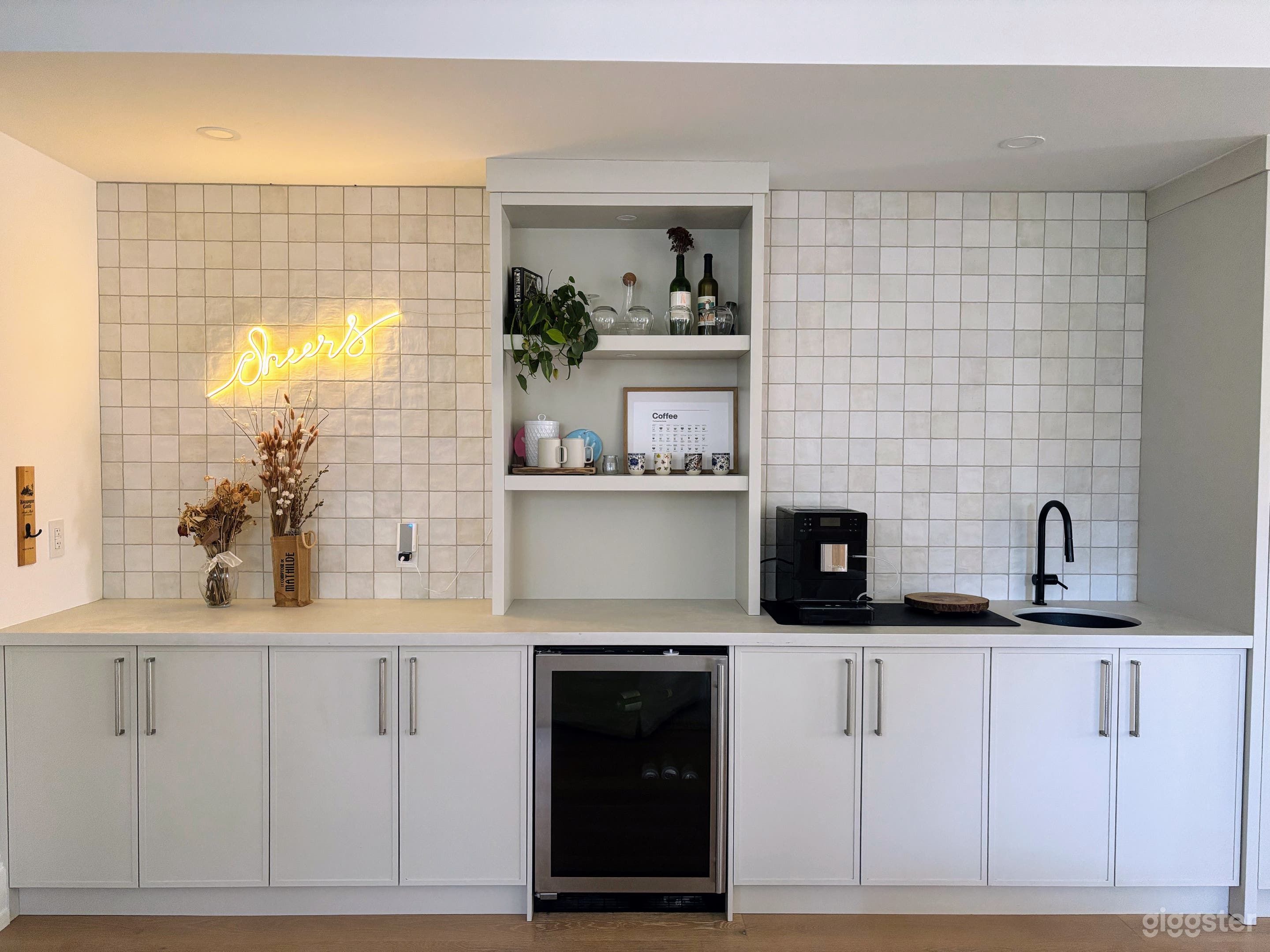 Warm Modern Organic Kitchen and Coffee Bar Studio Photo 1