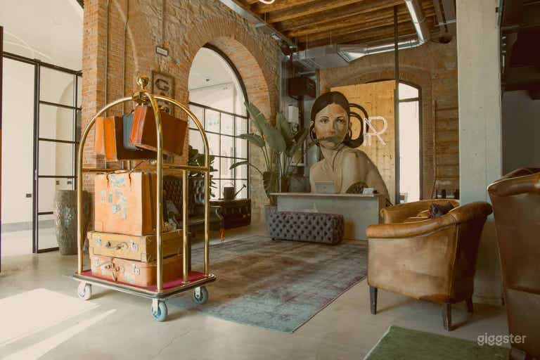  Elegante Reception e Area Lounge in Stile Industriale 