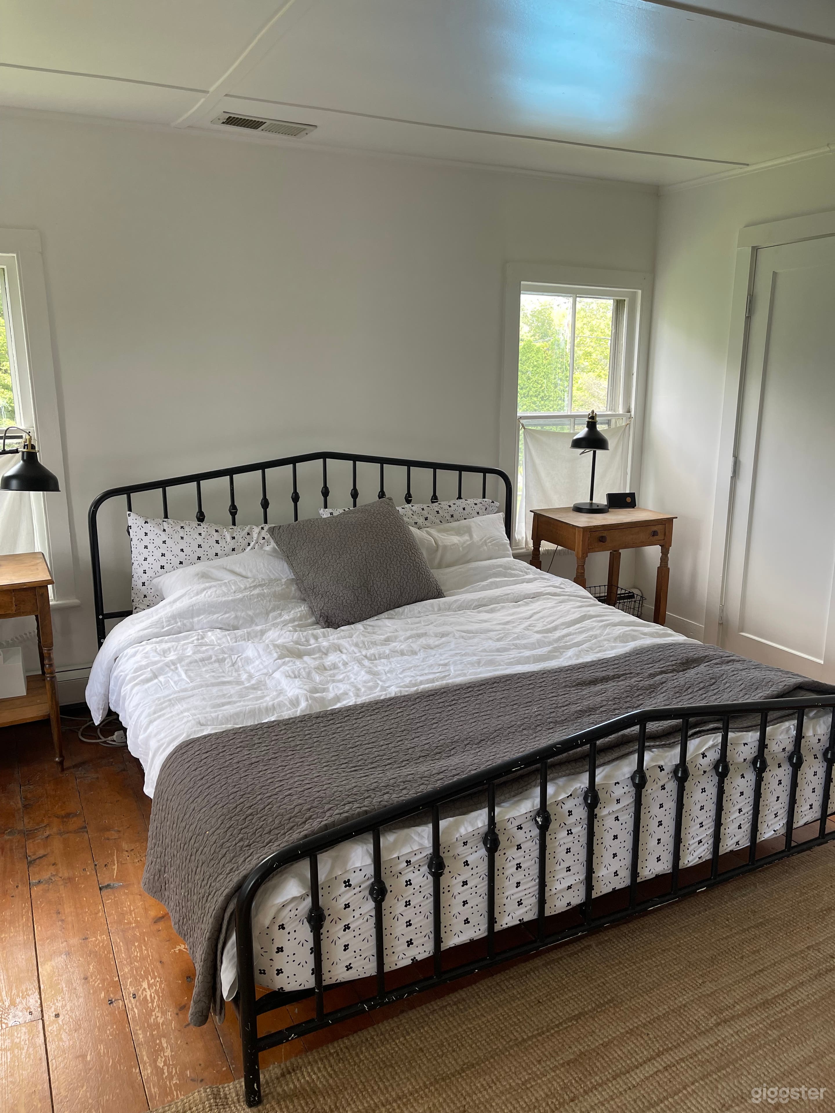 King bedroom in the farmhouse with mountain view