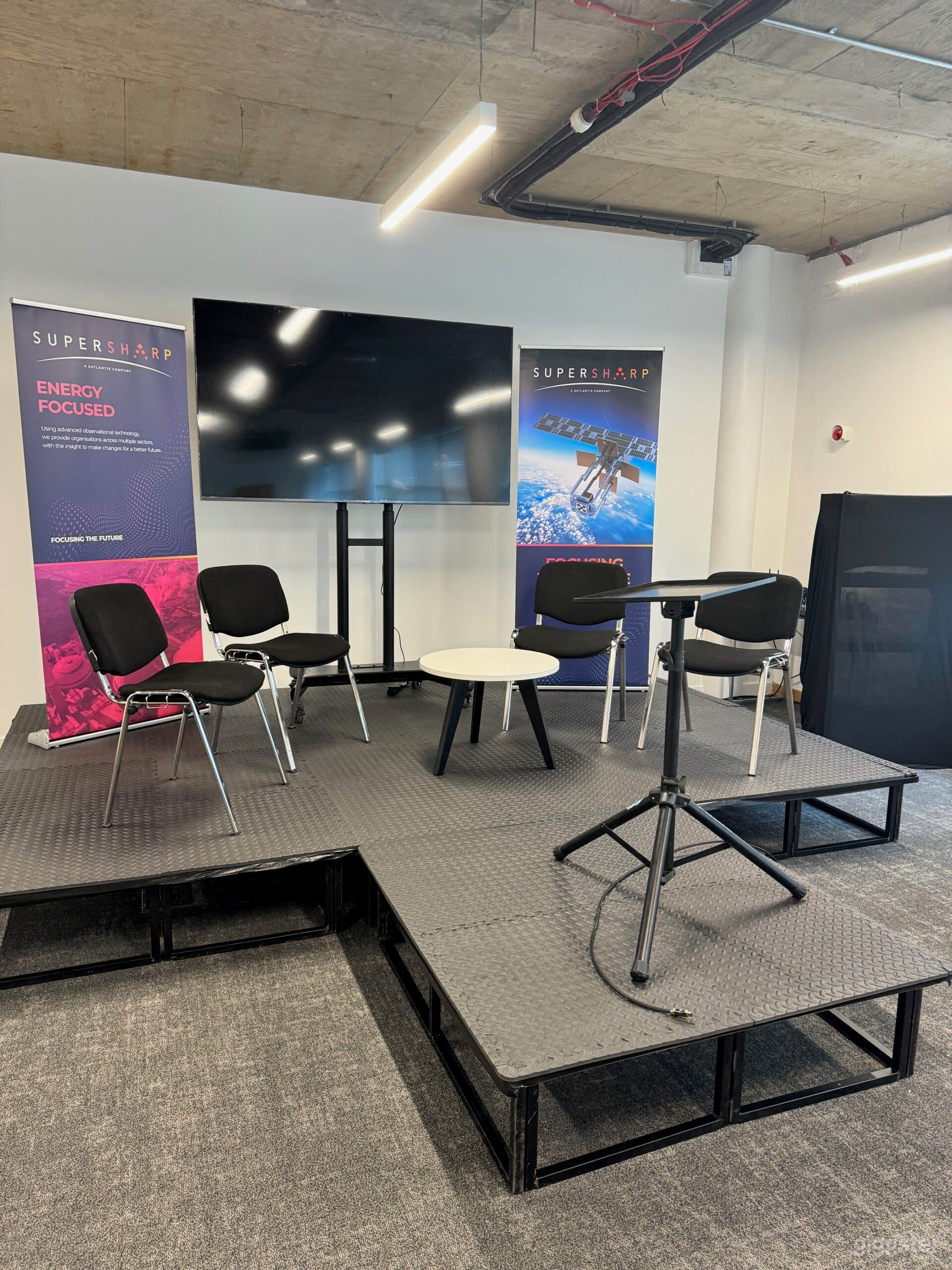 Spacious Conference Room in Cambridge Photo 2