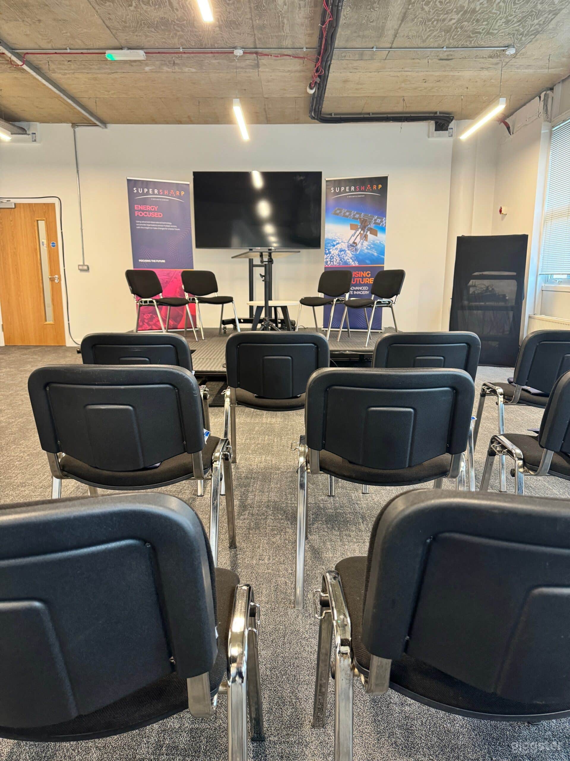 Spacious Conference Room in Cambridge Photo 3