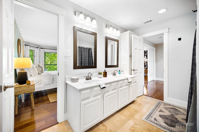  The secondary suite&#x27;s ensuite bathroom featuring a double vanity. 