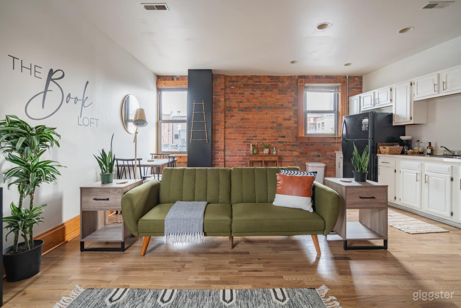 The Book Loft APT SHORT NORTH Photo 3