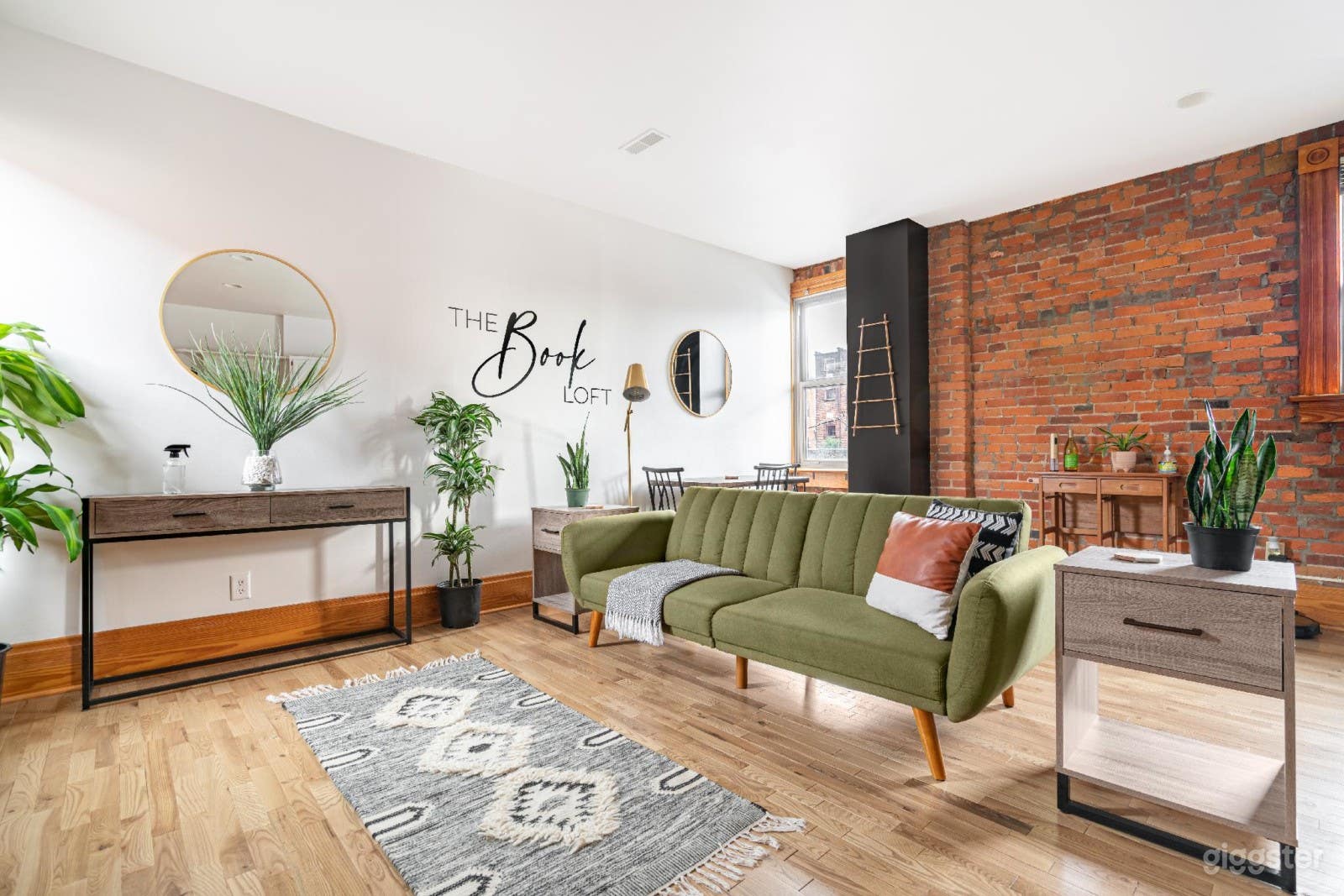 The Book Loft APT SHORT NORTH Photo 1