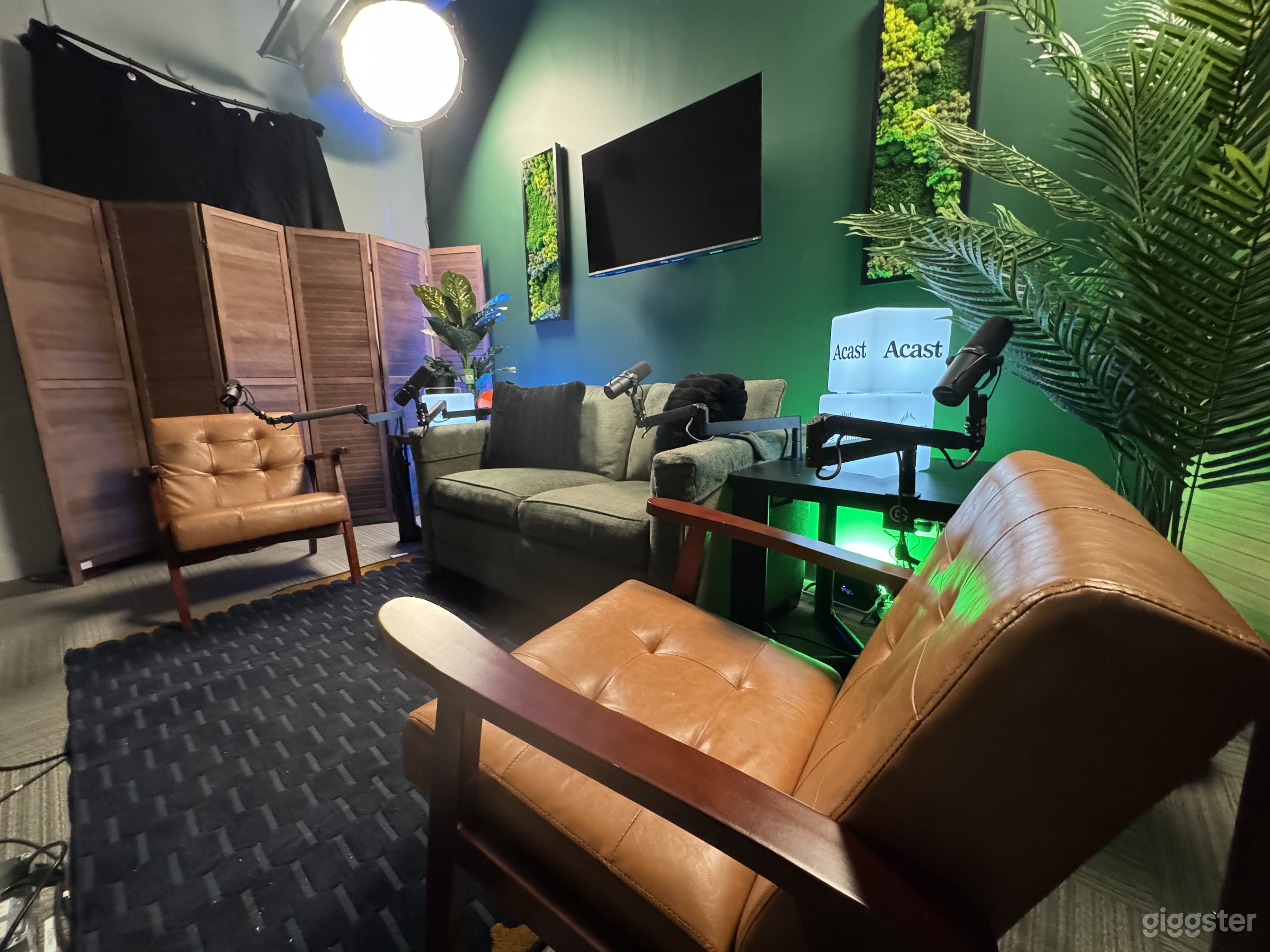 Pro Podcast Studio Sponsored by Acast Photo 4