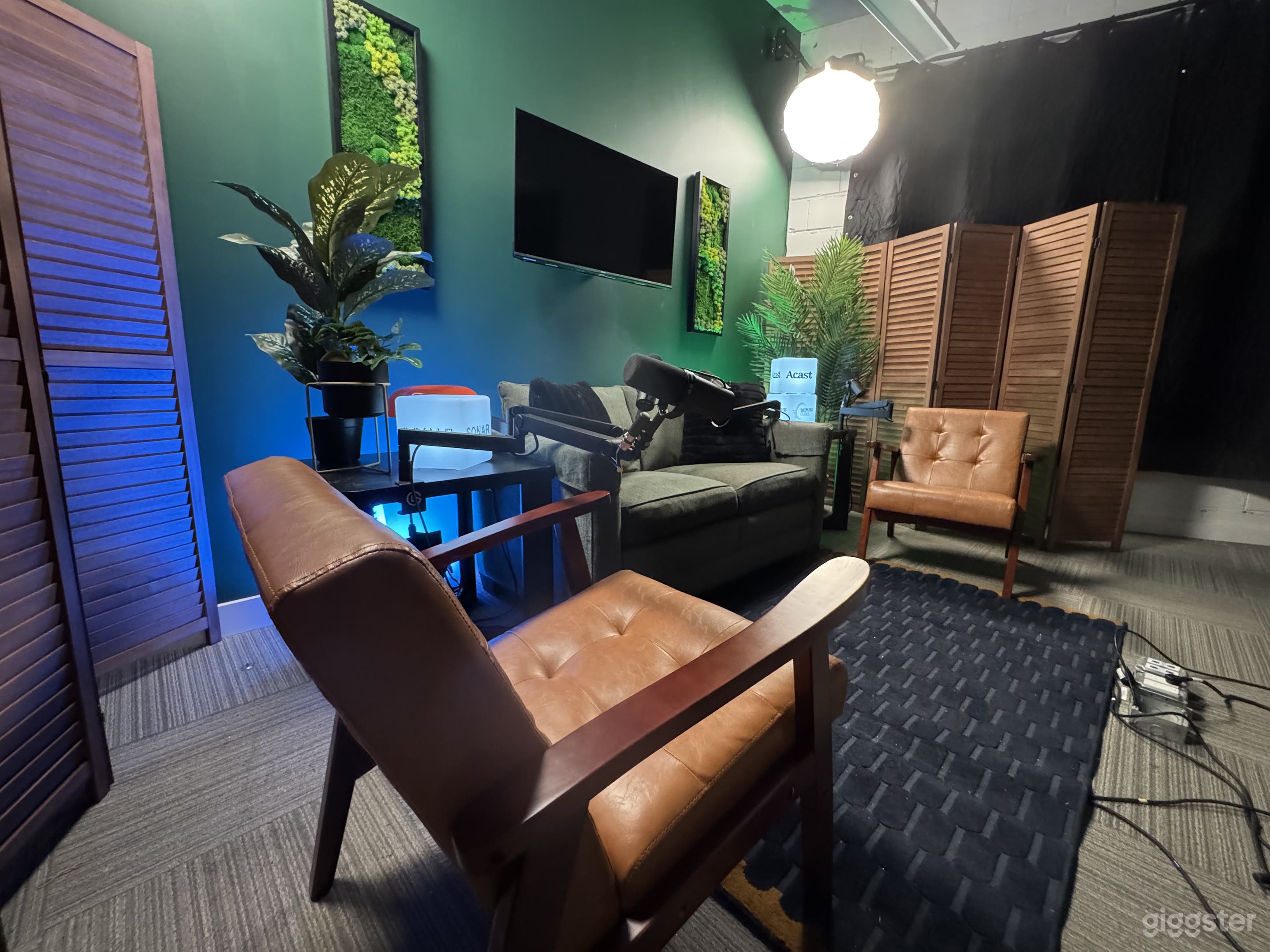 Pro Podcast Studio Sponsored by Acast Photo 2