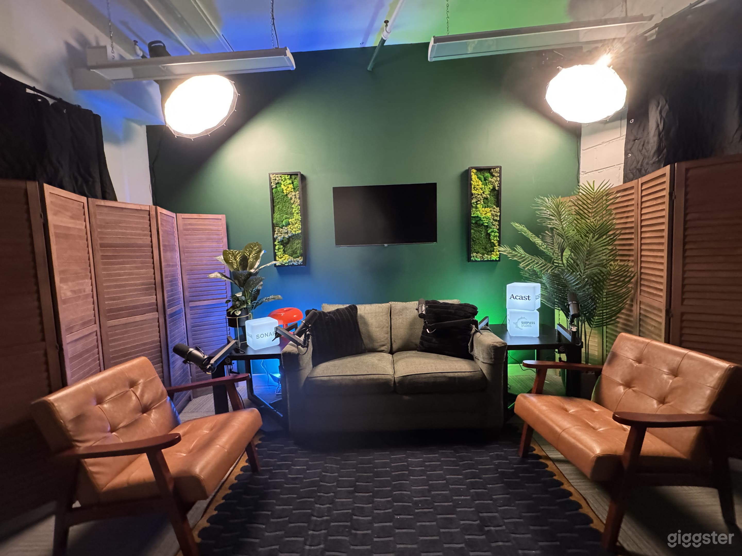 Pro Podcast Studio Sponsored by Acast Photo 1