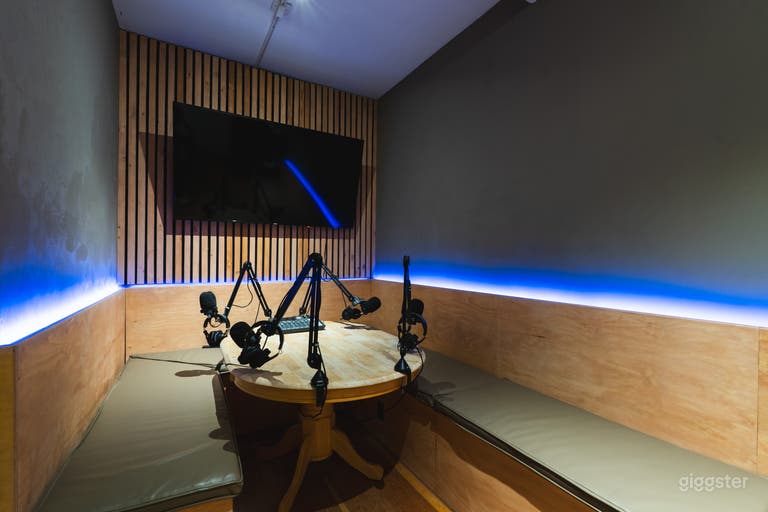  Podcast Room 