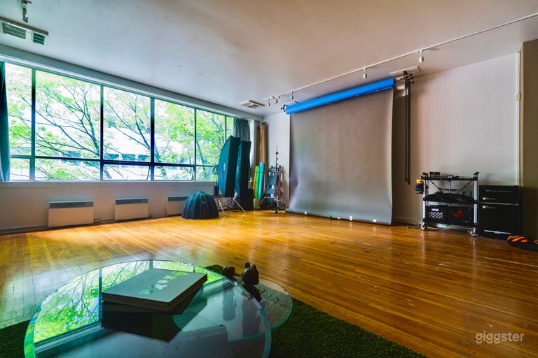  Studio space, with backdrop and equipment. 