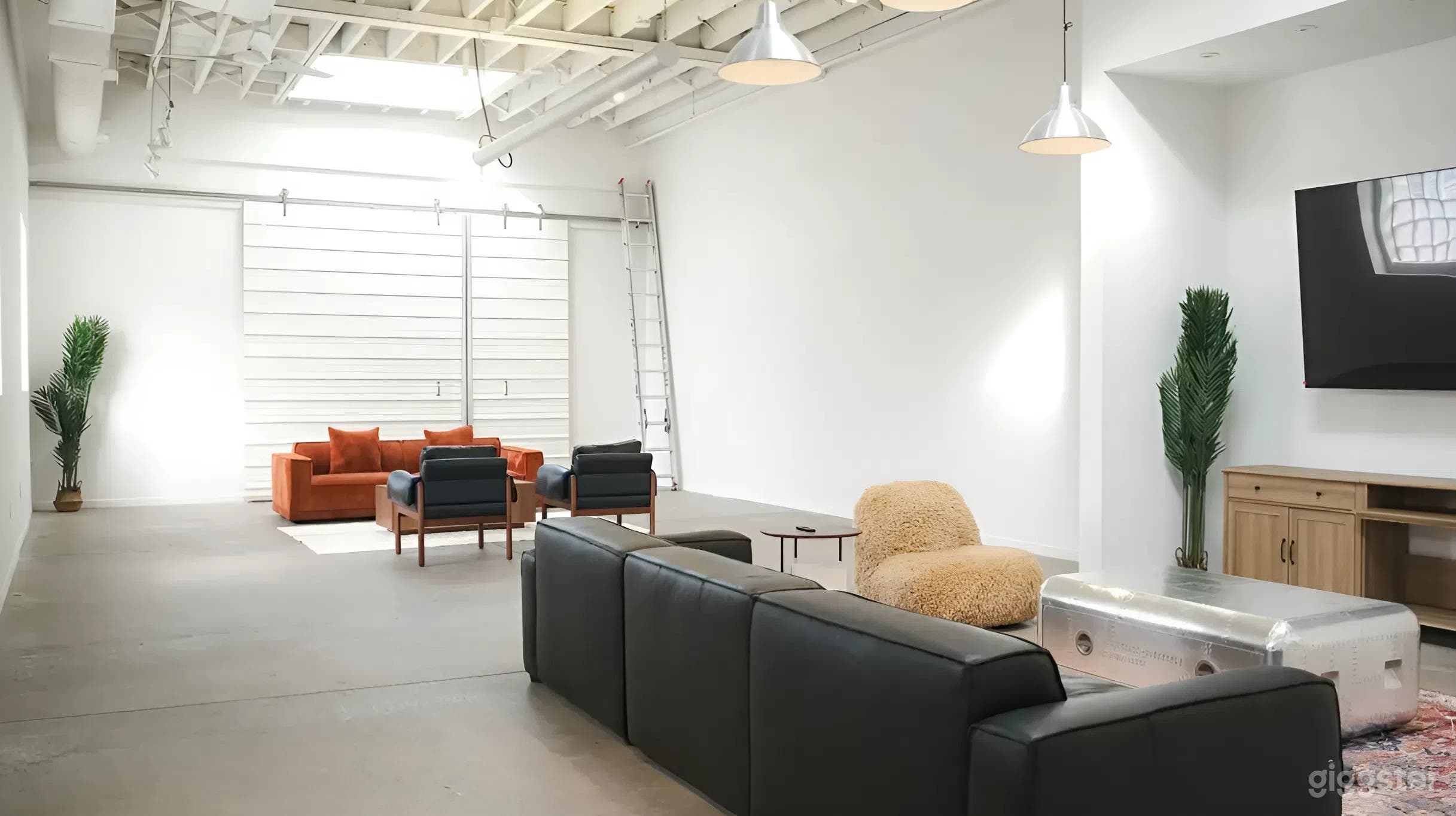 Versatile 3,000+ Sq Ft Studio & Podcast Space in Toronto Photo 3