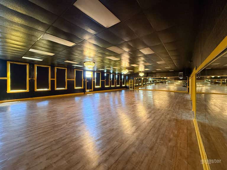  BEAUTIFUL, SPACIOUS, AIRY AND RENOVATED VENUE 