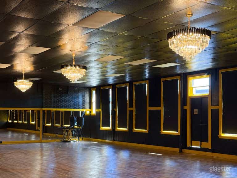  BEAUTIFUL, SPACIOUS, AIRY AND RENOVATED VENUE 