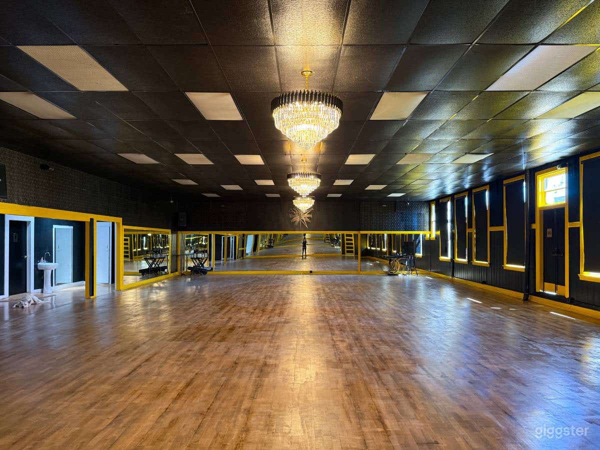 BEAUTIFUL, SPACIOUS, AIRY AND RENOVATED VENUE Photo 1