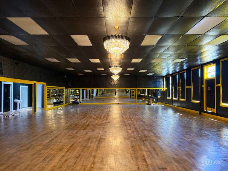  BEAUTIFUL, SPACIOUS, AIRY AND RENOVATED VENUE 