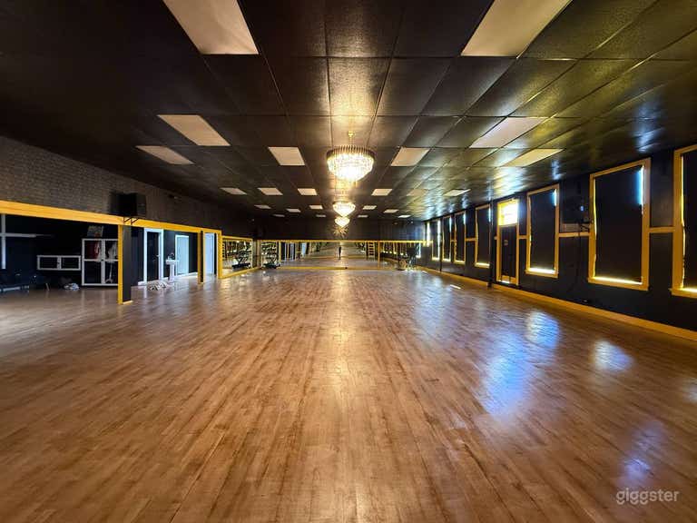  BEAUTIFUL, SPACIOUS, AIRY AND RENOVATED VENUE 