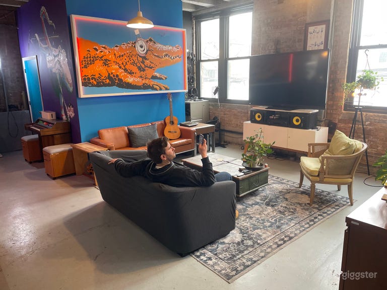  UNIQUE-CHICAGO STUDIO-PRODUCTION & EVENTS 
