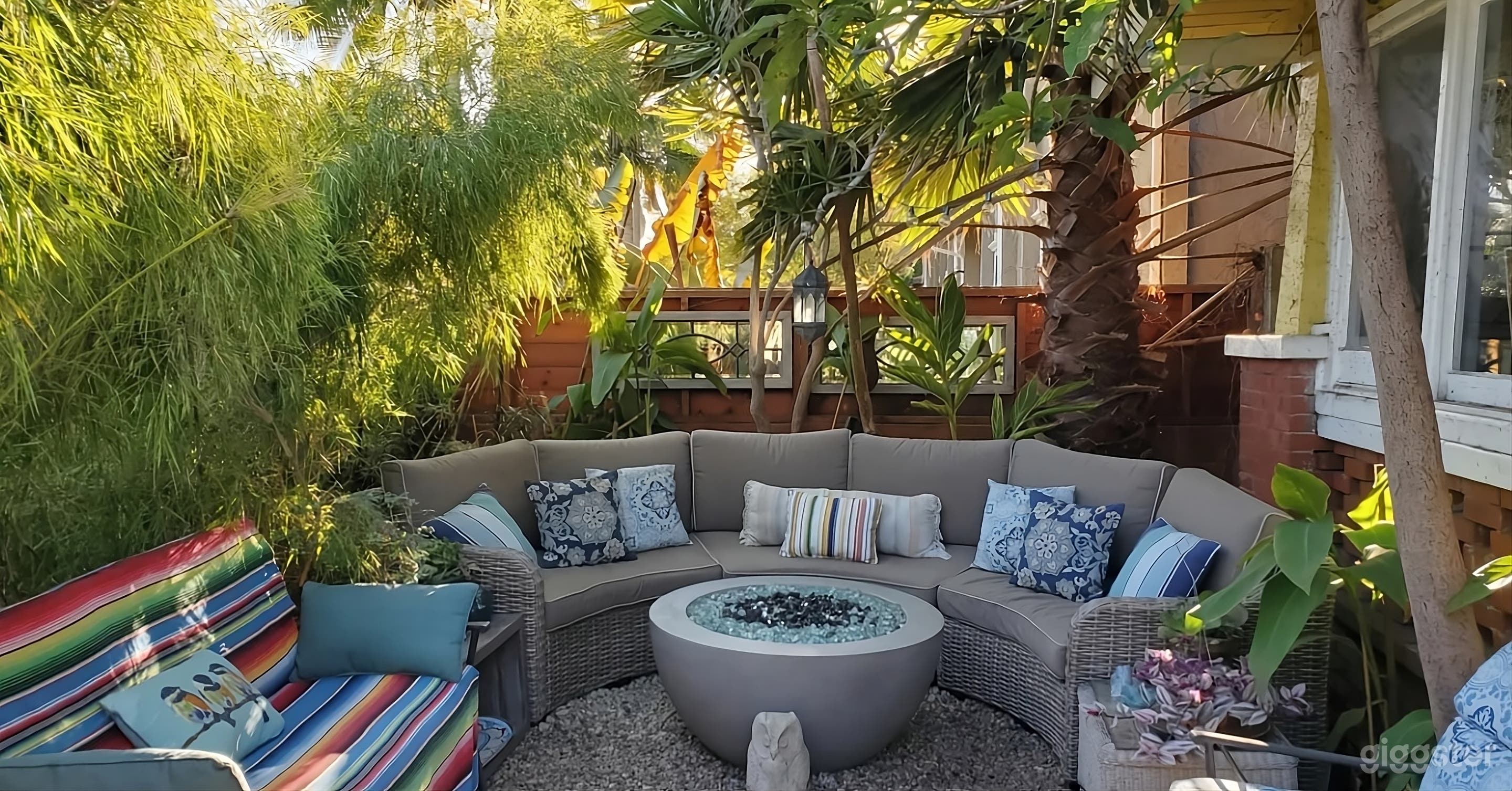 Vibrant &amp; Versatile Backyard Photo 2